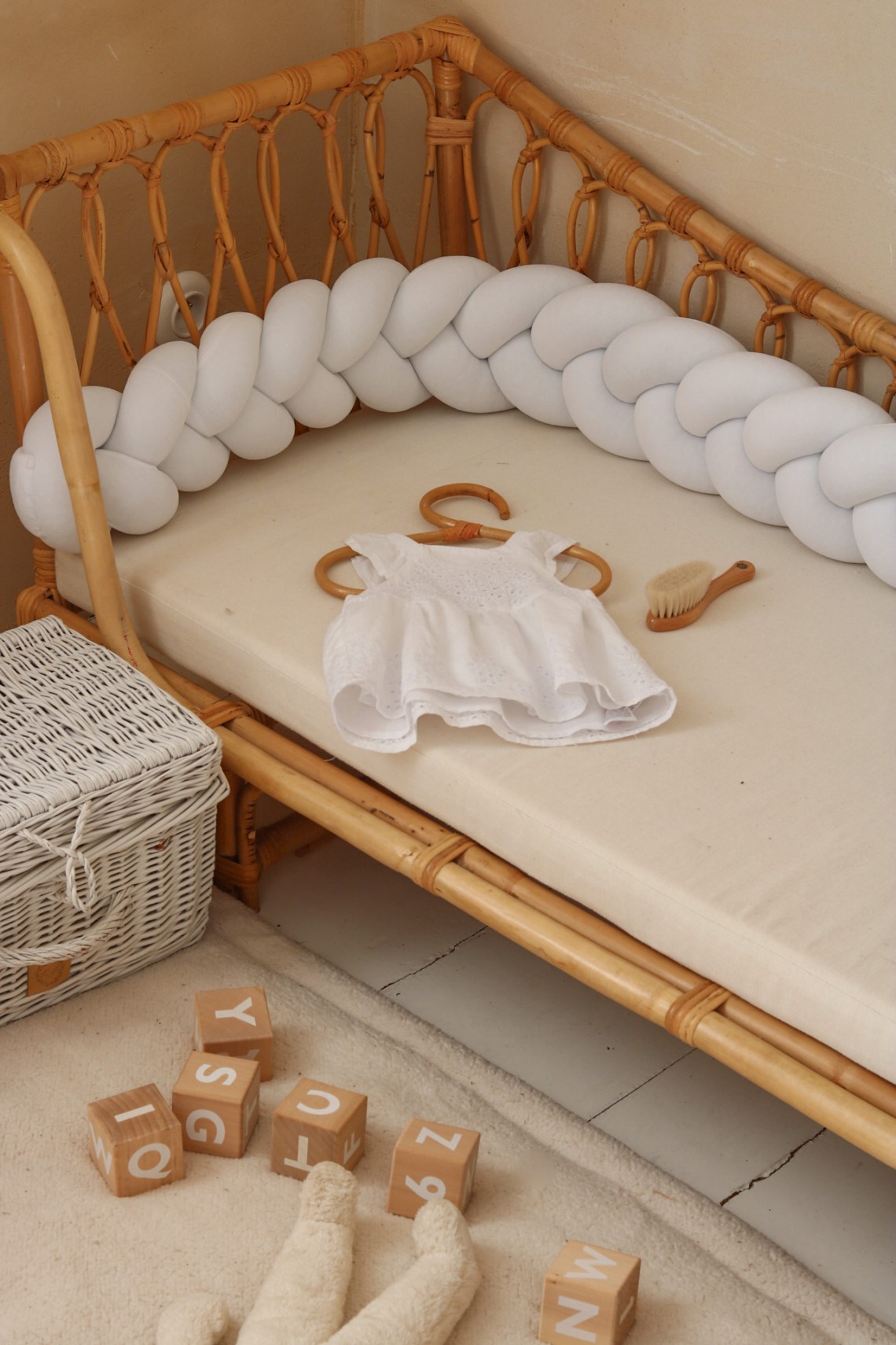 Velur braided crib bumper white
